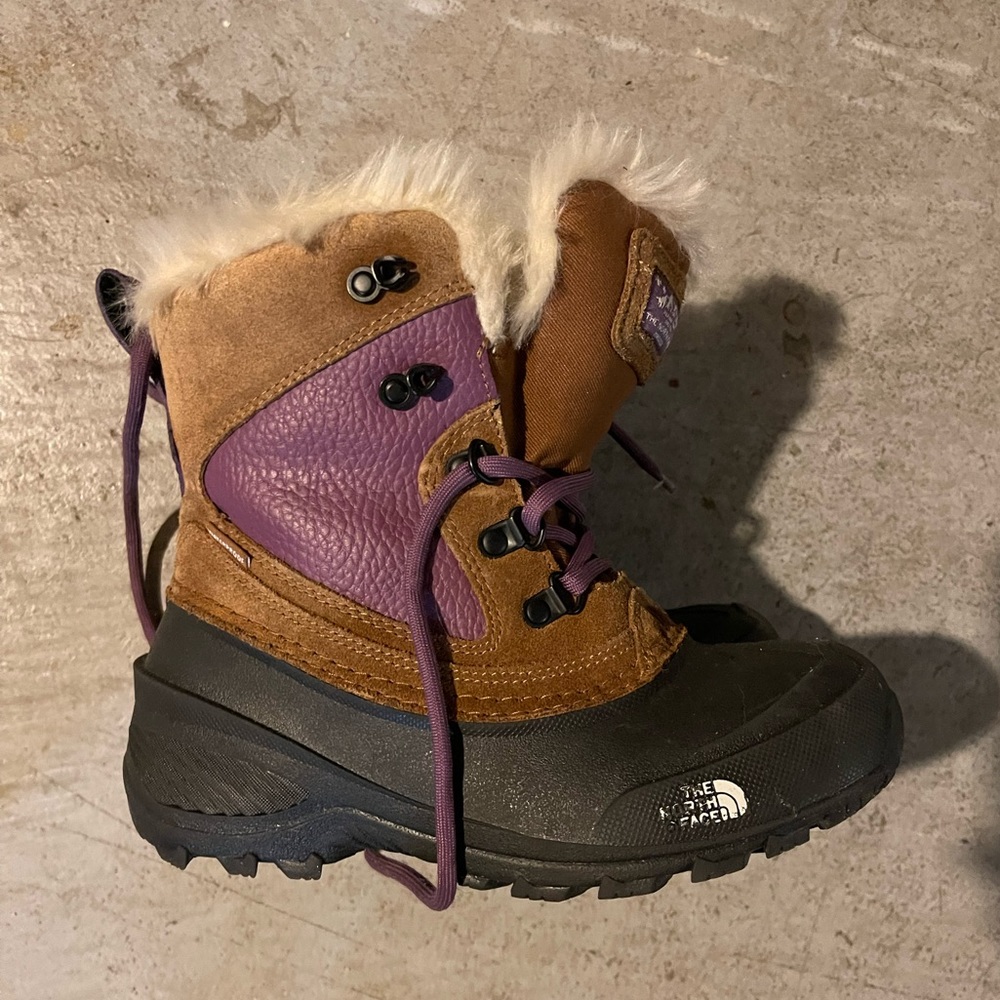Girls North face Boots with Fur